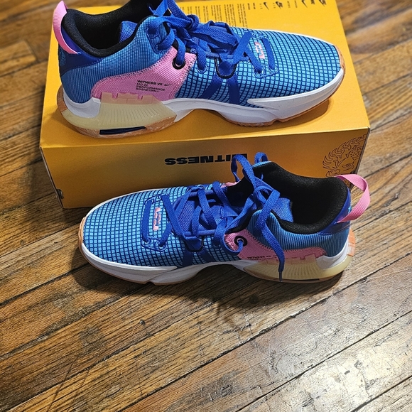 New Nike LeBron Witness 7 Basketball Men Size 11 - Picture 2 of 6